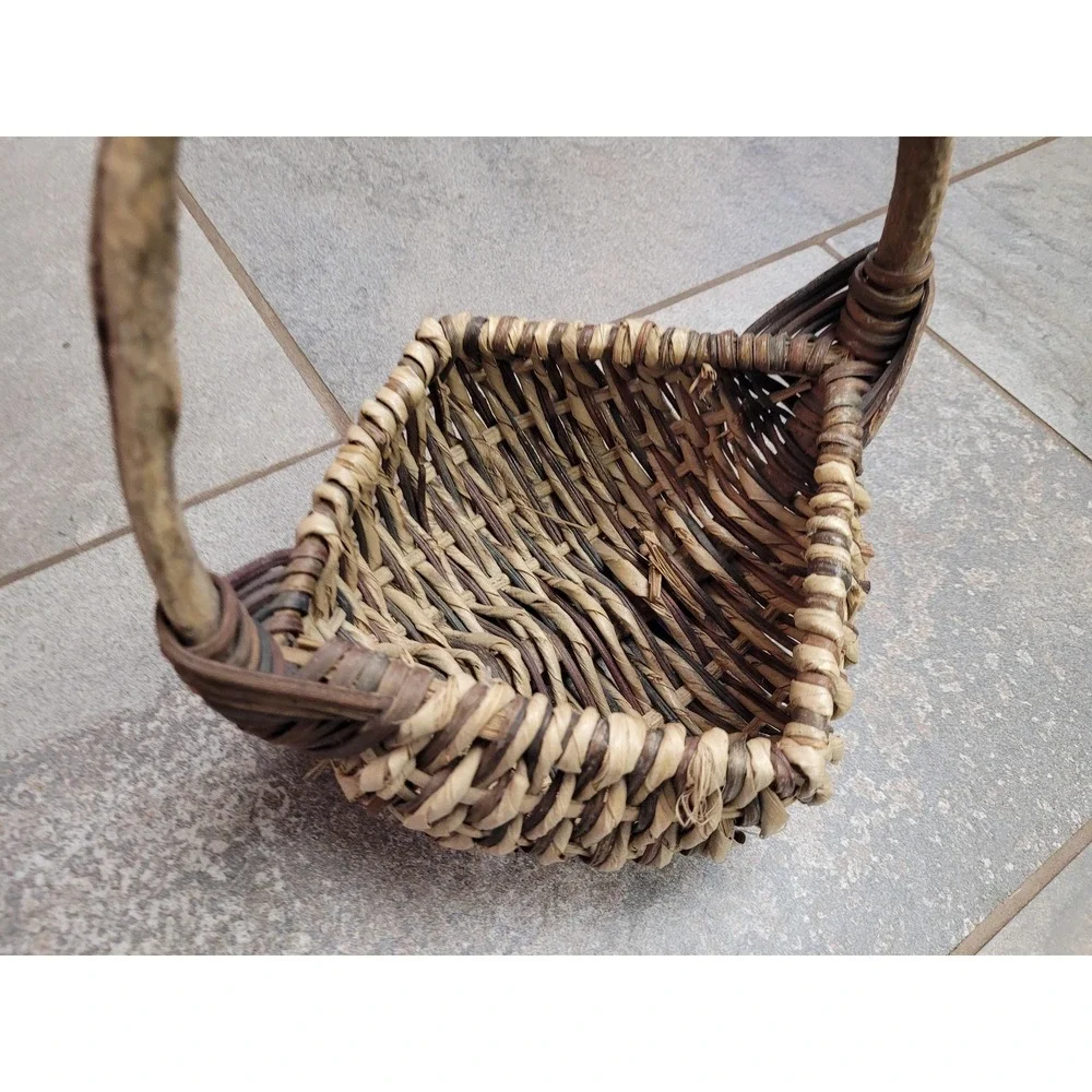 American Folk Primitive Twig Handle Buttocks Handwoven Gathering Basket Branch
